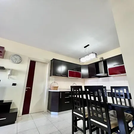 Cozy And Lovely In Center Apartment Tirana