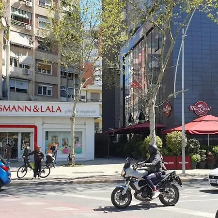 Cozy And Lovely In Center Tirana