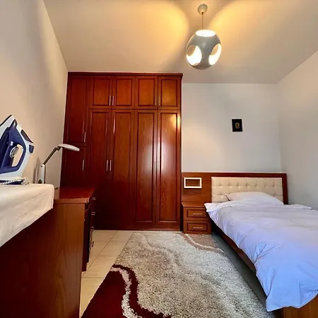 Cozy And Lovely In Center